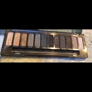 Naked Smokey palette